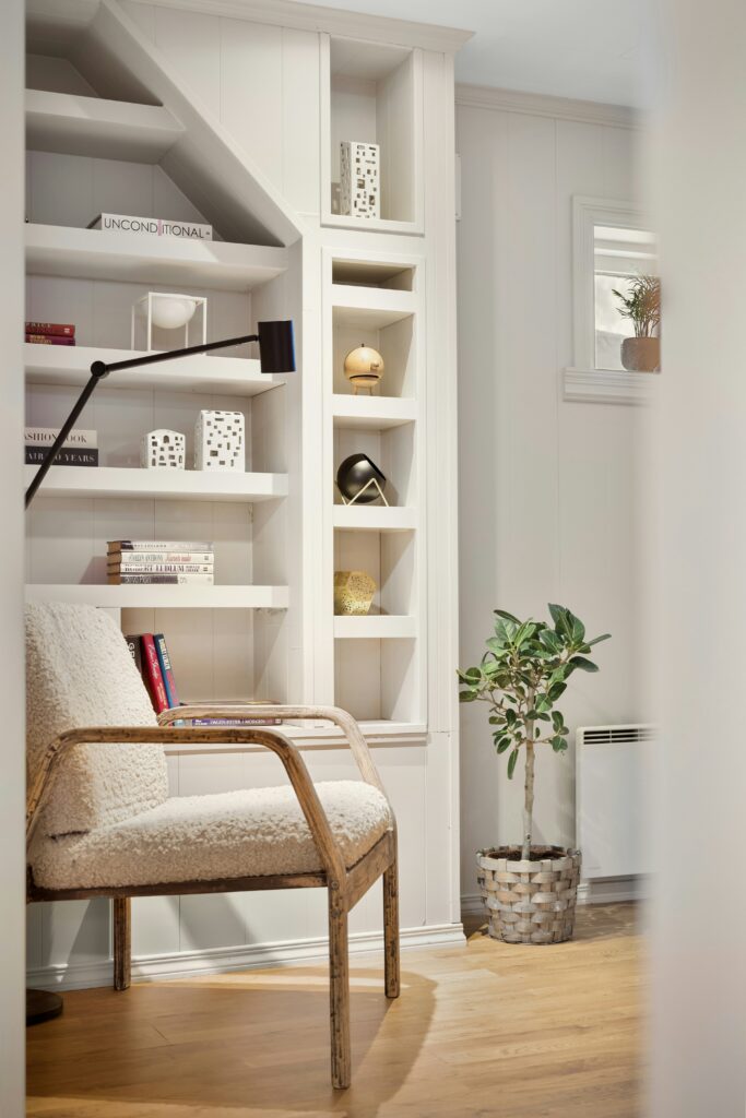 Arrange Shelves Symmetrically