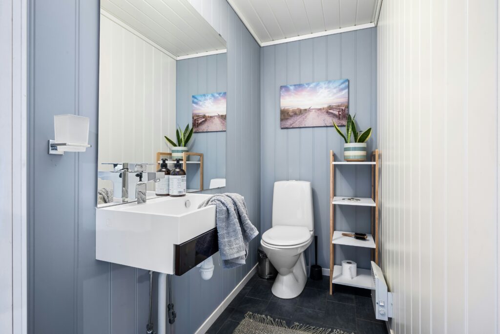 Coastal-Inspired Bathroom Touches