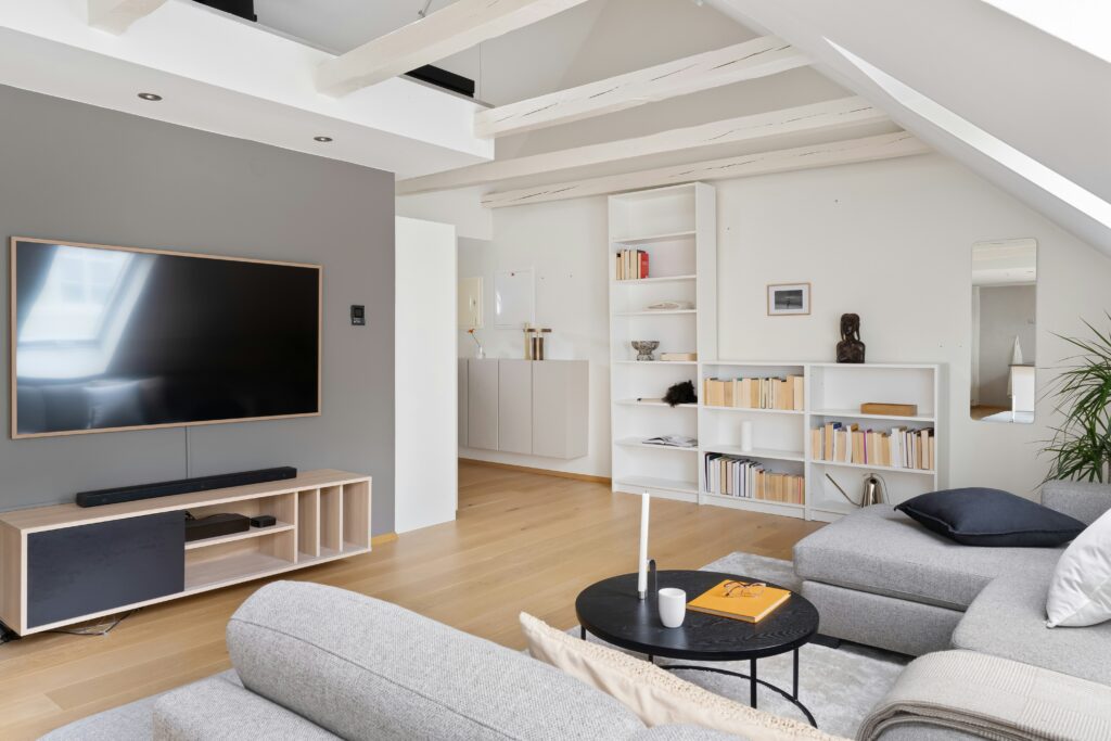 Color-Zoned Spaces